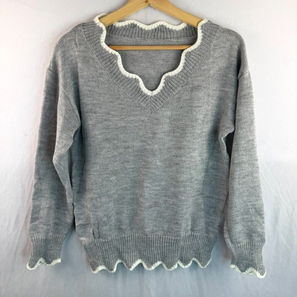 Cupshe Pullover Scalloped Trim V Neck Gray & White Sweater Size S NWT - Picture 6 of 6